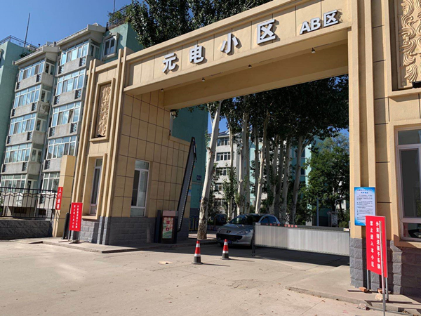 投入使用的小区升降门.jpg